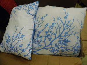 Spirit Linen Home Comforter and Accent Pillows (customer return)