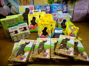 KK Variety lot of Easter misc. May contain (but not limited to items such as) many various easter items for decorating, easter egg hunts, filling baskets, and more, check out each picture for each lot for accurate description.