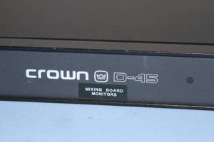 lot 14 image: Crown D-45 Two-Channel 2 Channel 35-Watt Pro Audio Power Amplifier