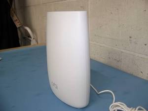 lot 76 image: Netgear Orbi RBS50 Tri-Band Add-On Satellite Unit for Mesh WiFi and Power Supply