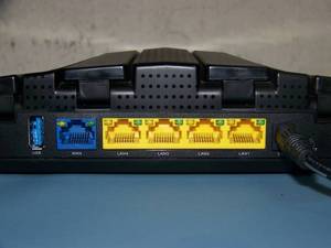lot 77 image: JetStream ERAC1900 Dual-Band WiFI Gaming Network Router