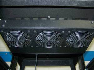 lot 81 image: Middle Atlantic MRK-4431 Heavy Duty Server  Audio & Video Equipment Rack Enclosure w Power Strip Casters & More
