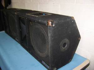 lot 85 image: PAIR of Yamaha SM121V 300-Watt 12 Pro Audio Floor Monitor Speakers  PA Loudspeakers