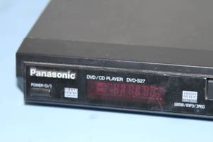 lot 114 image: Panasonic DVD-S27 Progressive Scan HD DVD Player with Remote Control
