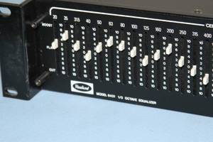lot 135 image: Rauland Model 6431 Pro Audio Rack Mountable 13 Octave EQ Graphic Equalizer