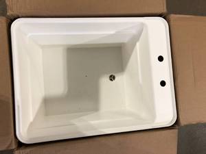 MUSTEE 18 in. x 24 in. Plastic Utilatub Single Laundry Tub in White     Customer Returns See Pictures