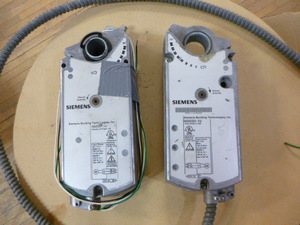 lot 68 image: 2 Siemens Damper Actuators