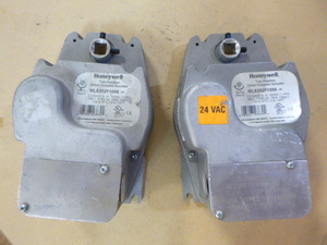 lot 74 image: 2 Honeywell Damper Actuators