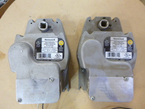 lot 75 image: 2 Honeywell Damper Actuators