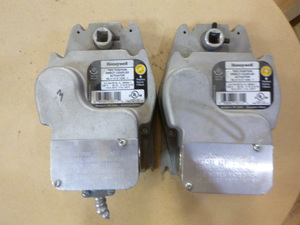 lot 76 image: 2 Honeywell Damper Actuators