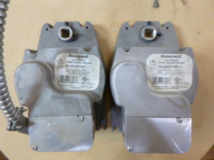 lot 78 image: 2 Honeywell Damper Actuators