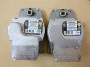 lot 79 image: 2 Honeywell Damper Actuators
