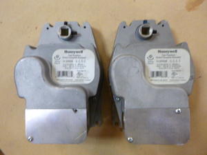 lot 80 image: 2 Honeywell Damper Actuators