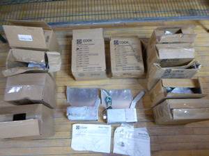 lot 89 image: 11 Cook Motor Packs