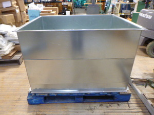 lot 107 image: Galvanized Steel Bin