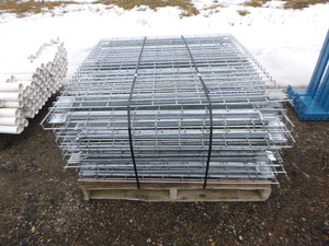 lot 3 image: 21 Pallet Racking Wire Decks