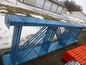lot 4 image: 5 - 14 Pallet Racking Frames