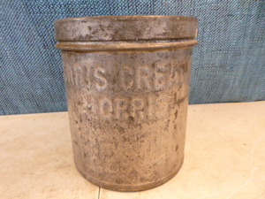 lot 124 image: Vintage Morris Creamery Milk Can