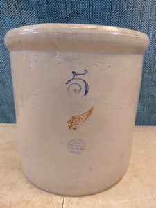 lot 125 image: Vintage Red Wing Crock