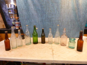 lot 133 image: 11 Vintage Bottles