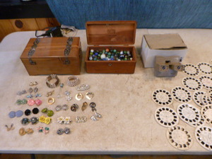 lot 135 image: Miscellaneous Vintage Items
