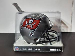 lot 92 image: Signed Authenticated Riddel Mini Helmet NFL Tampa Bay Buccaneers, Signature of Warren Sapp.