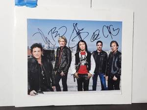 lot 187 image: Signed authenticated Photo of Journey Neal Schon, Ross Valory, Arenel Pineda, Deen Castronovo, and Jonathan Cain.