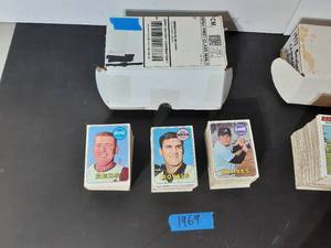 lot 323 image: 2 boxes of Baseball trading cards 1969 and 1977