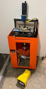 lot 2A image: Cassese CS 810 Frame Joiner, under-pinner, pneumatic control.