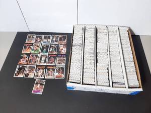 lot 344 image: (1) box of Topps Archives trading cards