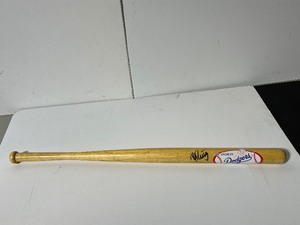 lot 77B image: Signed Authenticated Yasiel Puig Los Angeles Dodgers Bat. 21.75 long.