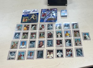 lot 401 image: MLB Babe Ruth, Yogi Berra, Hank Aaron Starting Lineup Collectible Figure Ken Griffey, Jr Mark McGuire. Topps Home Run Kings
