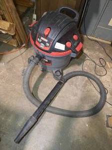 lot 519 image: Craftsman 16 gallon wet vac 6.0 HP.. Powers Up