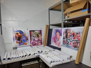 lot 521 image: Signed artist Jiang Zunzhong mixed media artwork on canvas. Jordan, Gretzky, Bride, Hasek, Crosby, Bird, Tebow, Rat Pack