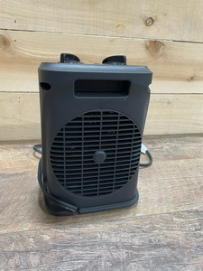 lot 8 image: Pelonis 1500-Watt 9 in. Electric Personal Ceramic Space Heater with Thermostat - CUSTOMER RETURN - RETAIL PRICE $29.99