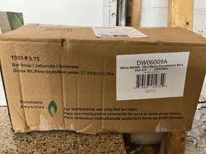 lot 12 image: 1 Case (1000 Bars) NEW Dial DW06009A White Marble Basics Complexion Soap Bar -&nbspA quality, name-brand soap - &nbspdelivers the cleansing power of Dial soap with a mild, hypoallergenic formula.