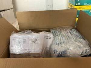 lot 37 image: 1 Case (30eachcase) NEW&nbspCardinal Health Refillable Reusable Ice Bags wElastic Strap Large 3&nbsplayer construction -soft outer covering sooths, absorbent middle layer wicks away moisture & leak-resistant inner layer keeps wound dry