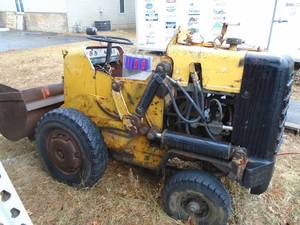Older Payloader runs & moves but needs new wiring. Clutch bracket needs repaur. Bring a trailer. May not start right away. As shown. THIS ITEM HAS A RESERVE.