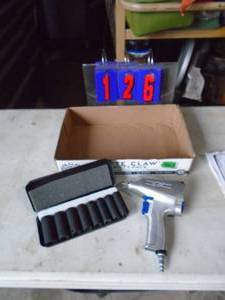 38 impact & 38 impact sockets. Looks new. As shown.