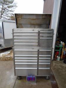 Knight stainless 2 pc roller tool box. 40 x 60 x 18. Good used condition. Been sitting in corner unused for years. As shown. THIS ITEM HAS A RESERVE.