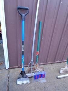 Kobalt scrapper & other tools. As shown.