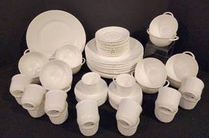 Lovely Wedgewood Dish Set