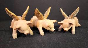 Adorable Pig-Motif Tray & Walnut Ridge Collectibles When Pigs Fly Figures