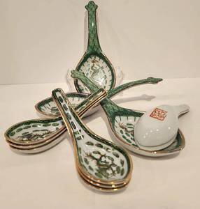 Stunning Lacquered Asian Soup Spoon Set