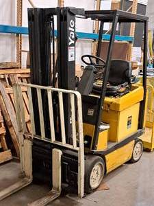 lot 2 image: Yale 4000-lbs 36V 195Ah EO Type Fork Lift ERCO40AFN36SE084
