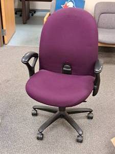 lot 69 image: Rolling Office Arm Chair