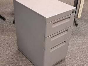lot 76 image: Locking File Cabinet 3-drawer