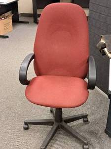 lot 68 image: Rolling Office Arm Chair