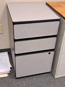 lot 61 image: File Cabinet 3-drawer