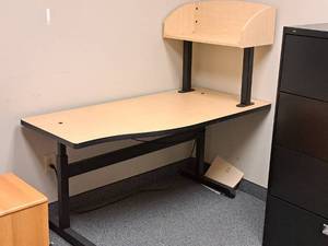 lot 57 image: Office Desk with Bookshelf